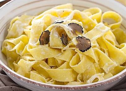 Ricette di primi: pappardelle al tartufo con crema di mascarpone