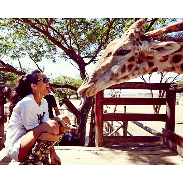 Rihanna allo zoo di Johannesburg: le foto su Instagram 03