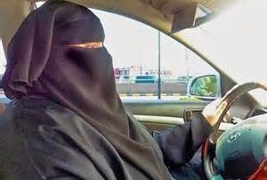 Donne saudite al volante per sfidare il governo (video)