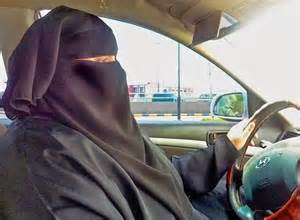 Donne saudite al volante per sfidare il governo (video)