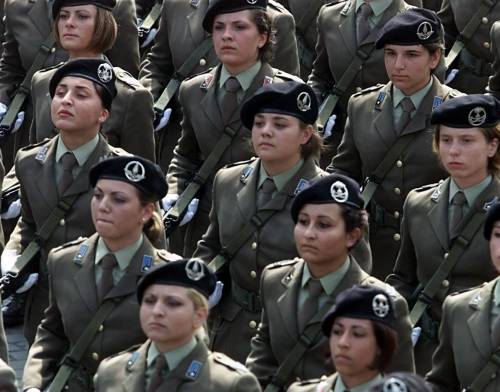Ufficiali, comandanti, generali: storie di donne nell'Esercito Italiano