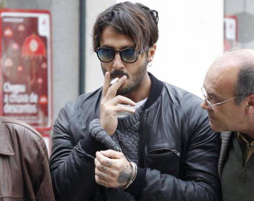 Fabrizio Corona, che fine ha fatto? "Sta male e sotto psicofarmaci"