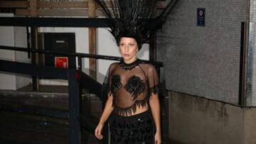 Lady Gaga: tra nudità e mutandoni è sempre più bislacca
