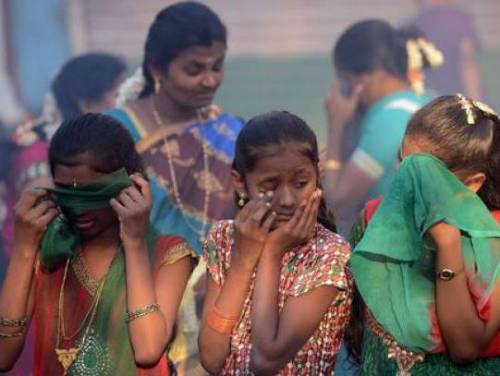 India, 100 bambine abusate in viaggio in treno: 4 ore di incubo