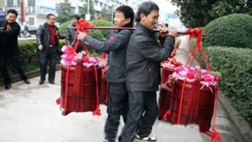 Cina, regalo di fidanzamento da 102 chili: sono 8.888.888 di yuan02