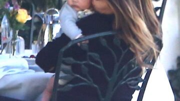 Kim Kardashian bacia sulle guance la figlia North West02