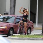 Lola Ponce, mamma sexy in bicicletta02