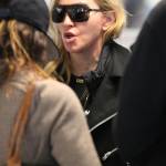 Madonna trasandata all'aeroporto la borsa però è di Gucci05