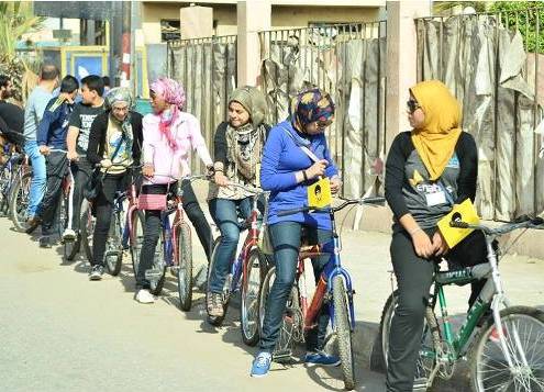Egitto, donne contro discriminazione sfidano società: "Andremo in bicicletta"