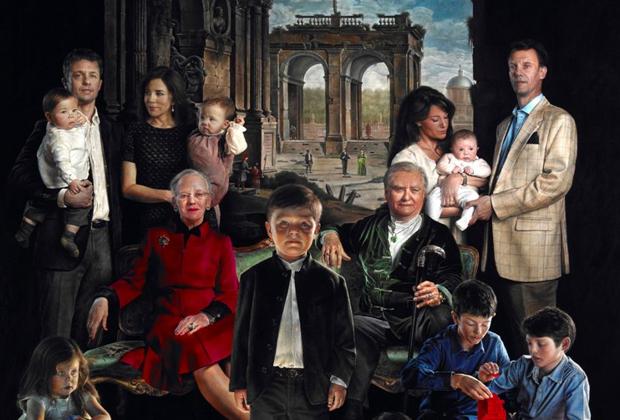 Ritratto dei reali di Danimarca bocciato in Rete: "Sembrano la Famiglia Addams" 