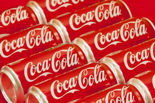 Coca Cola, chiude stabilimento in Italia: colpa di crisi e Red Bull