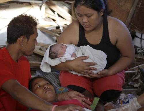 Filippine, tifone Hiyan: morte distruzione e Bea Joy: nasce bimba del miracolo