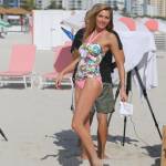 Jessica Hart, l'Angelo di Victoria's Secret posa in spiaggia di Miami 00
