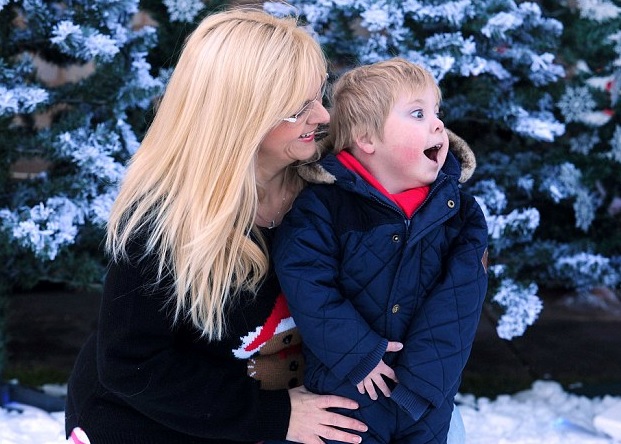 Mason è malato di cuore madre fa ultimo regalo giardino innevato 03