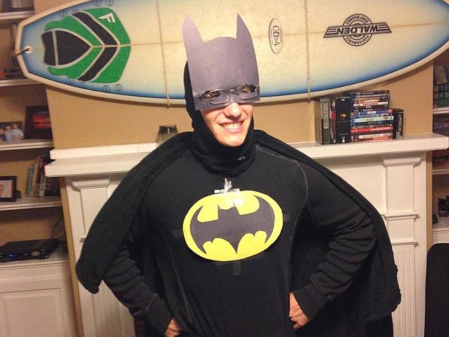 Noah_Fisher_40_mila_fan_su_Fb_per_convincerlo_a_mettersi_occhiali_01