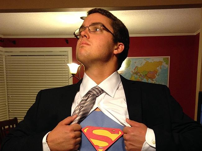 Noah_Fisher_40_mila_fan_su_Fb_per_convincerlo_a_mettersi_occhiali_03