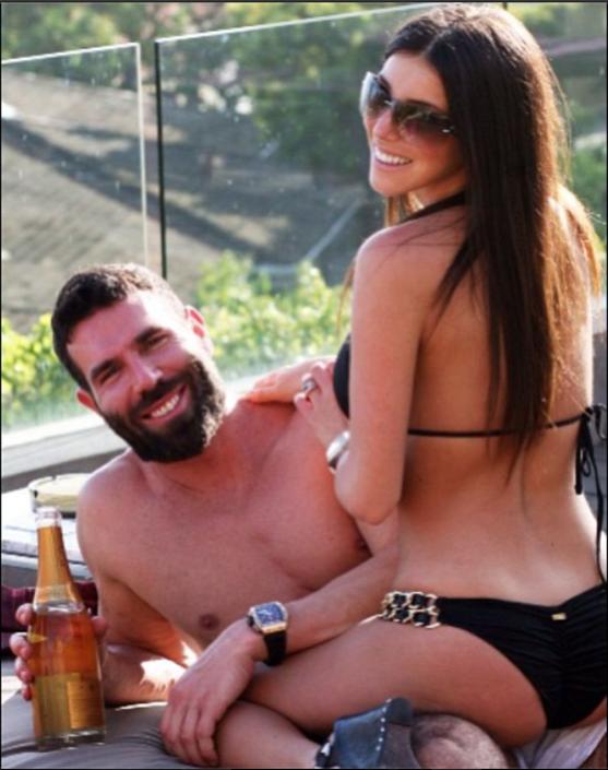 Dan Bilzerian star del poker vive nel lusso circondato da donne 03