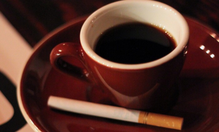 Caffè e sigaretta: da “cattiva abitudine” a toccasana per il fegato