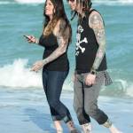 Steven Tyler e le figlie in spiaggia a Miami01