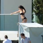 Adriana Lima posa Victoria's Secret in spiaggia a Miami06