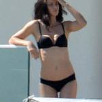 Adriana Lima posa Victoria's Secret in spiaggia a Miami04