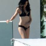 Adriana Lima posa Victoria's Secret in spiaggia a Miami03