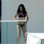 Adriana Lima posa Victoria's Secret in spiaggia a Miami02