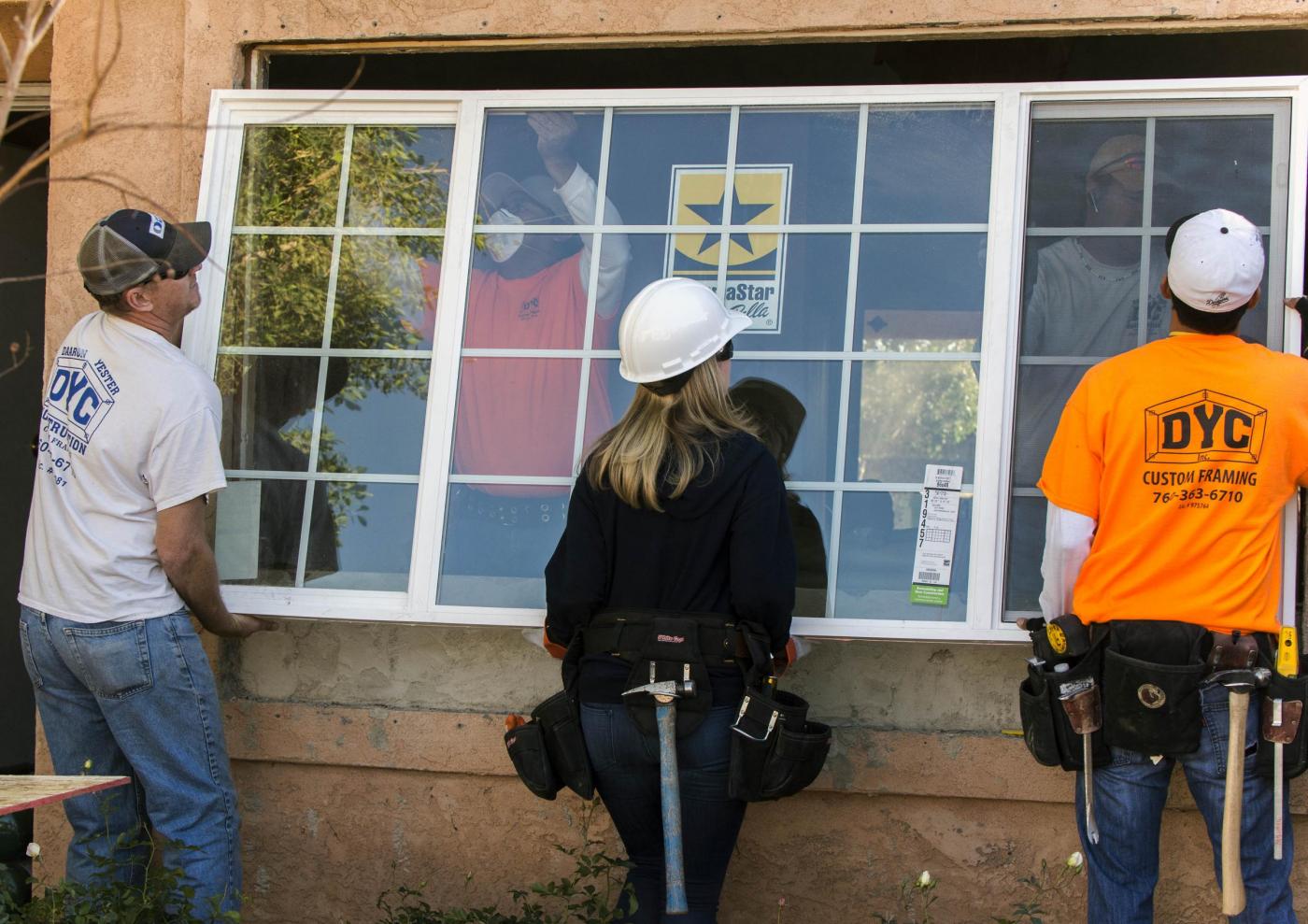 Chelsea Clinton volontaria per l'ambiente in California01