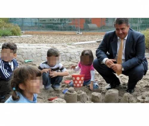 Sigmar Gabriel, il ministro tedesco che ha detto alla Merkel: "Oggi sto con i miei bambini"