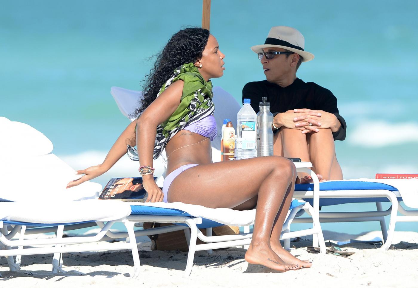 Kelly Rowland in spiaggia a Miami10