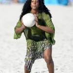 Kelly Rowland in spiaggia a Miami03