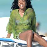 Kelly Rowland in spiaggia a Miami08