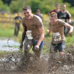 Strisciare nel fango, sfidare fuoco e acqua è la Tough Guy Competition10