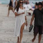 Alessandra Ambrosio in bikini sulla spiaggia di Miami08