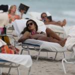 Alessandra Ambrosio in bikini sulla spiaggia di Miami05