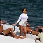 Jennifer Lopez Looks Sexy In White Hot Pants While Filming A Music Video In Miami Jennifer Lopez su uno yacht di lusso a Miami05