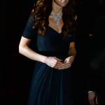 Kate Middleton con il collier della Regina Elisabetta al collo05