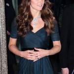 Kate Middleton con il collier della Regina Elisabetta al collo09