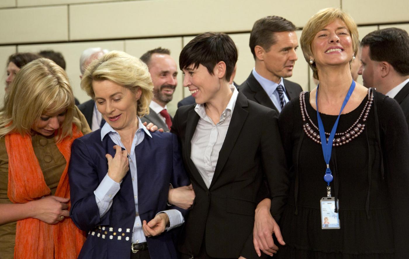 Nato, Roberta Pinotti fa scattare record mai così tante donne ministri Difesa03