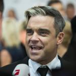 Robbie Williams compie 40 anni03