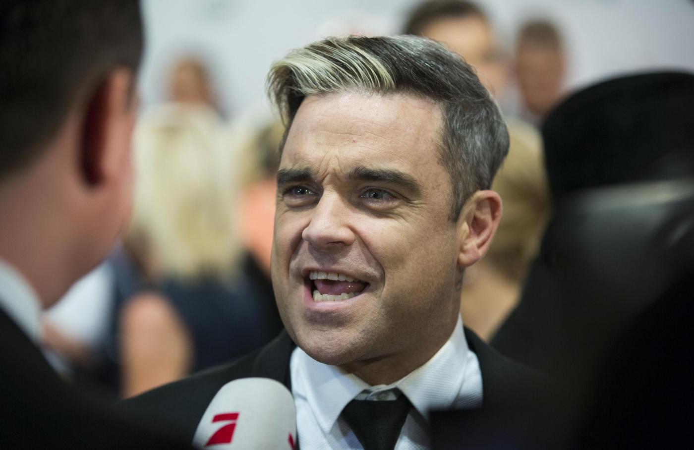 Robbie Williams compie 40 anni03