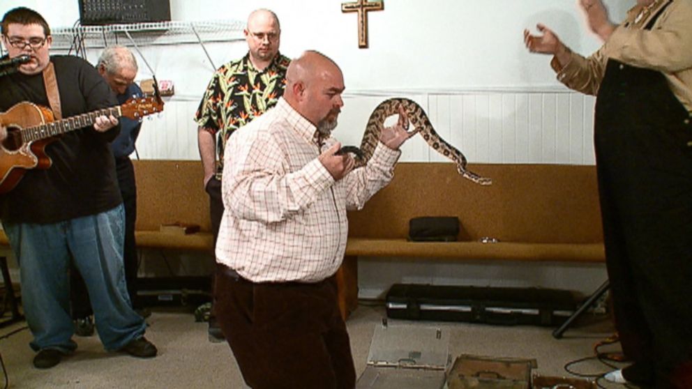 Serpente morde Jamie Coots: morta la star di “Snake Salvation”