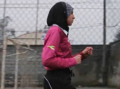 Chahida Sekkafi, 16 anni, prima donna arbitro con il velo
