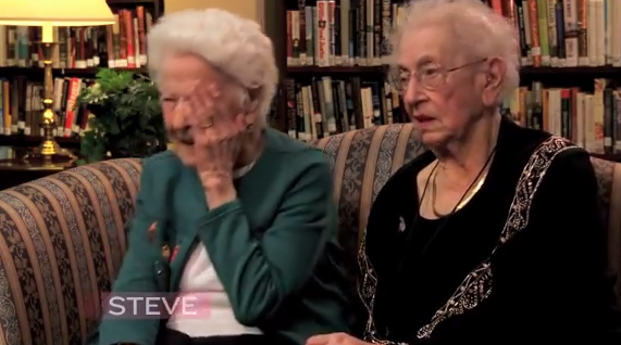 Vecchiette centenarie parlano dei selfie