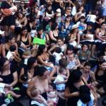 300 mamme in Cile allattano in pubblico per protesta02
