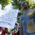 300 mamme in Cile allattano in pubblico per protesta06