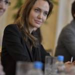 Angelina Jolie in Bosnia contro stupri in guerra06