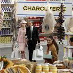 Chanel trasforma la passerella in un supermercato02