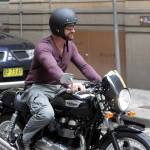 Gerard Butler in moto per le strade di Sydney05