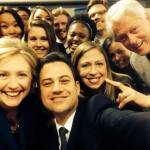 Hillary, Bill e Chelsea Clinton nel selfie parodia02